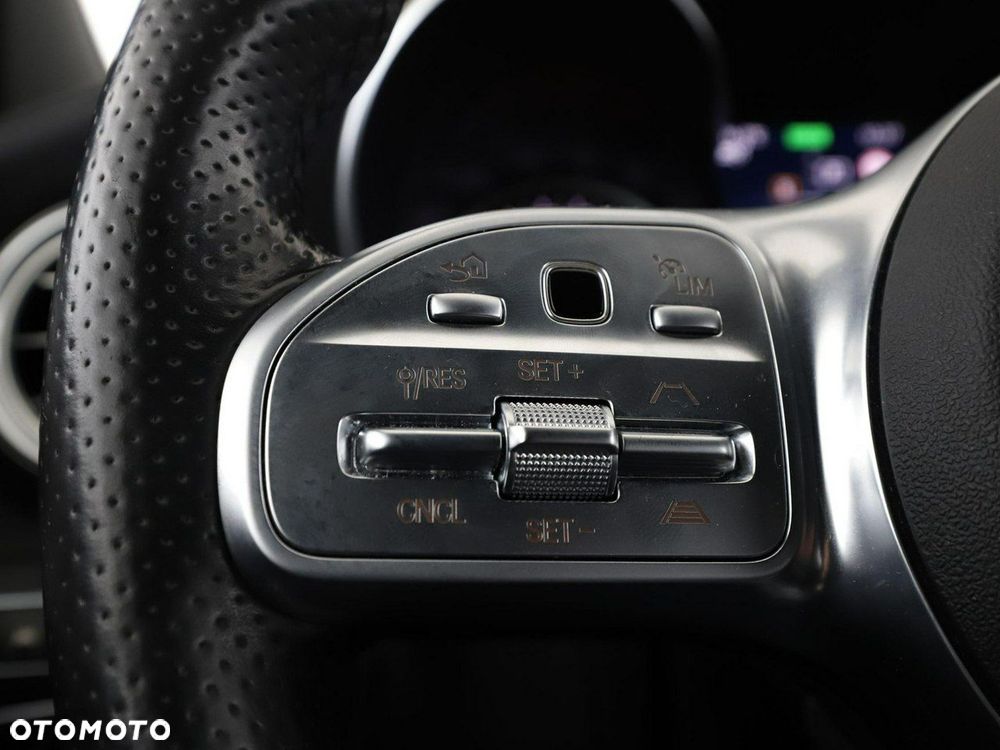 Mercedes-Benz Klasa C 300 4Matic 9G-TRONIC Night Edition - 37