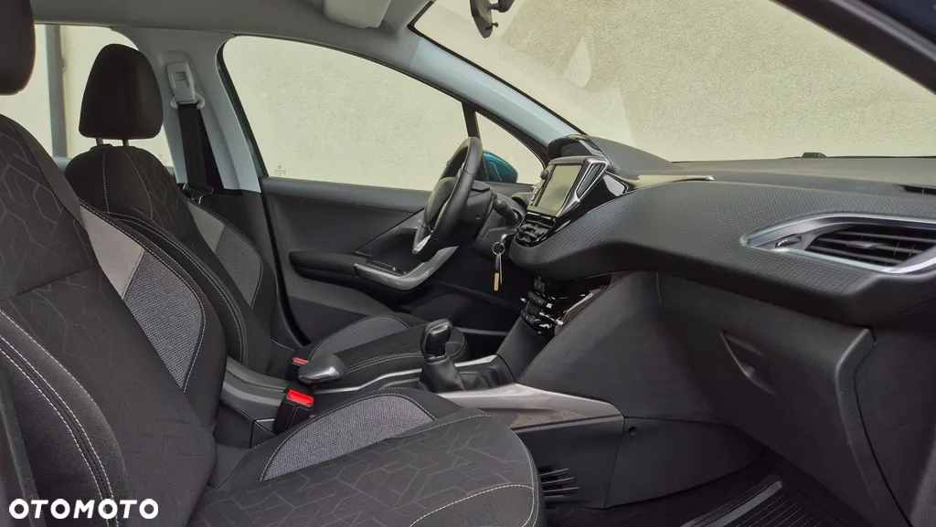 Peugeot 2008 1.2 Pure Tech Style S&S - 26