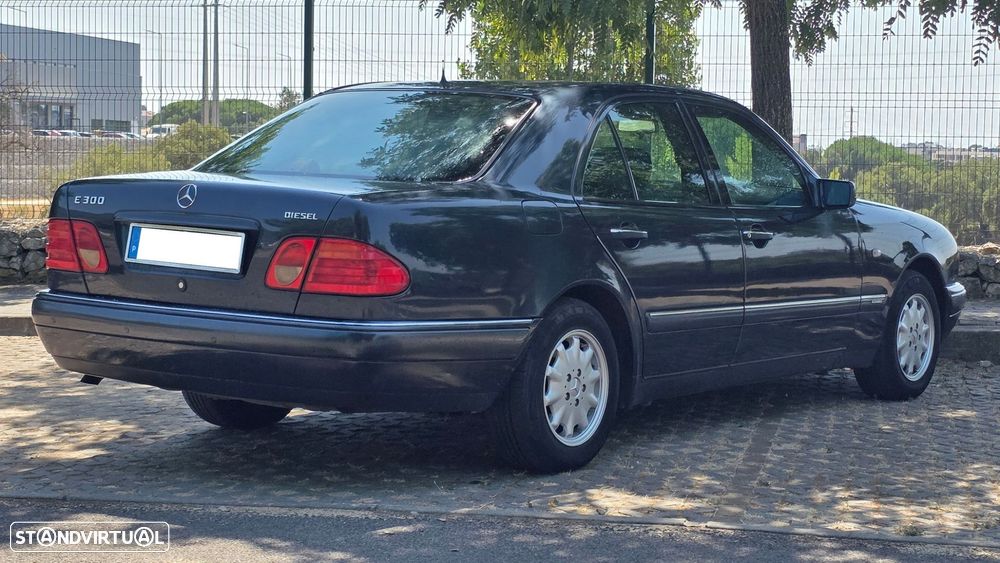Mercedes-Benz E 300 D - 6