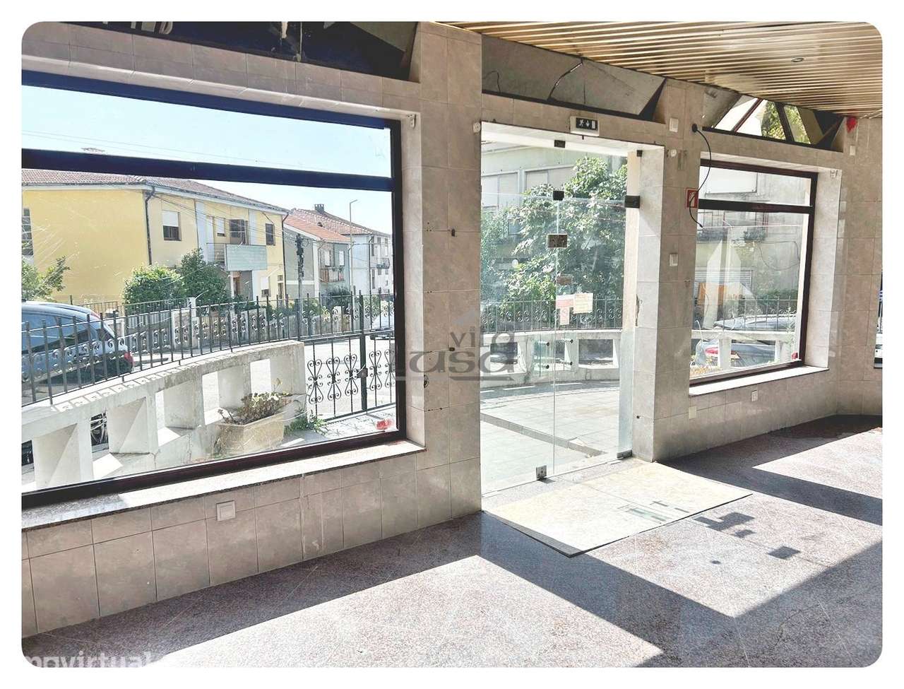 Moradia T2 com espaço comercial e potencial para duas habitações Pa... - Grande imagem: 3/21