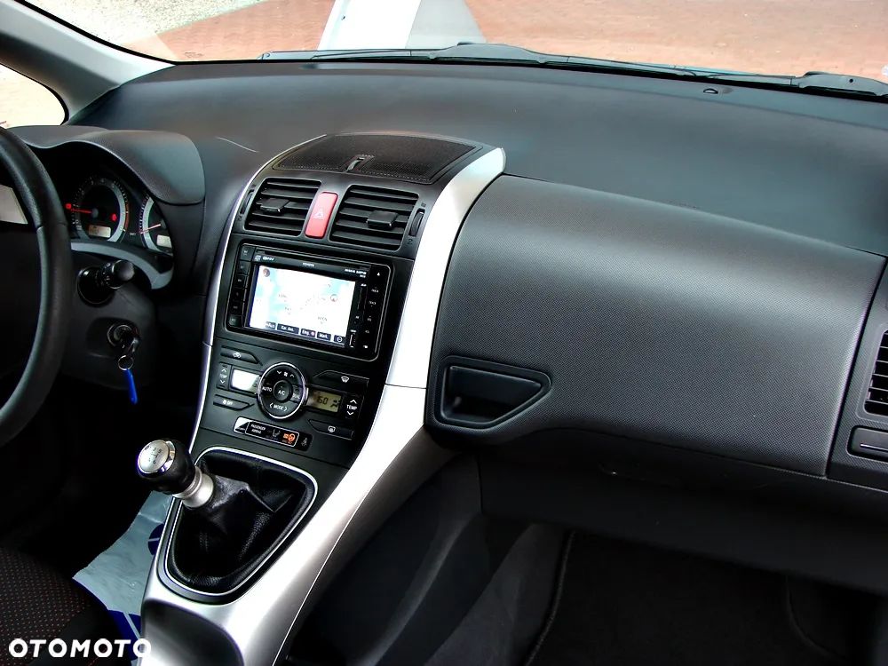 Toyota Auris 1.6 Premium Comfort - 21