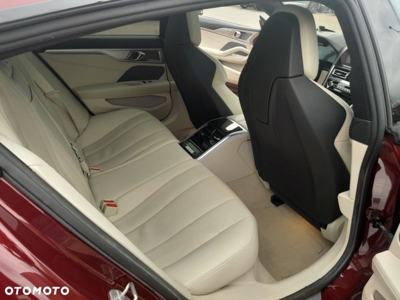 BMW Seria 8 M850i xDrive - 26