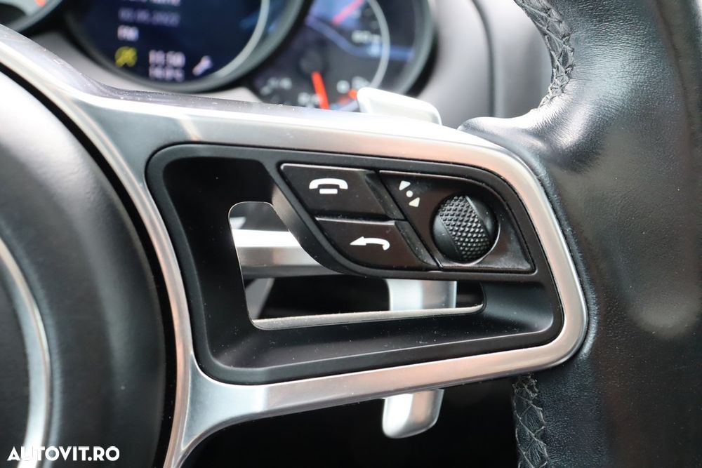 Porsche Cayenne 4.2 L S - 25