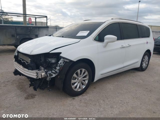 Chrysler Pacifica - 4