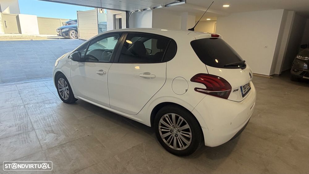 Peugeot 208 1.6 BlueHDi Style - 4