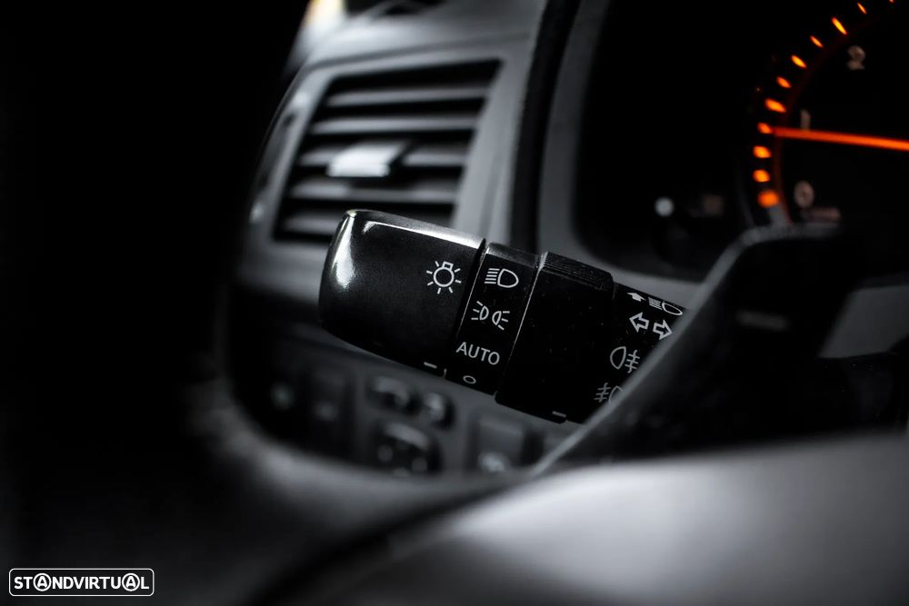 Toyota Avensis SW 2.2 D-CAT Premium - 14