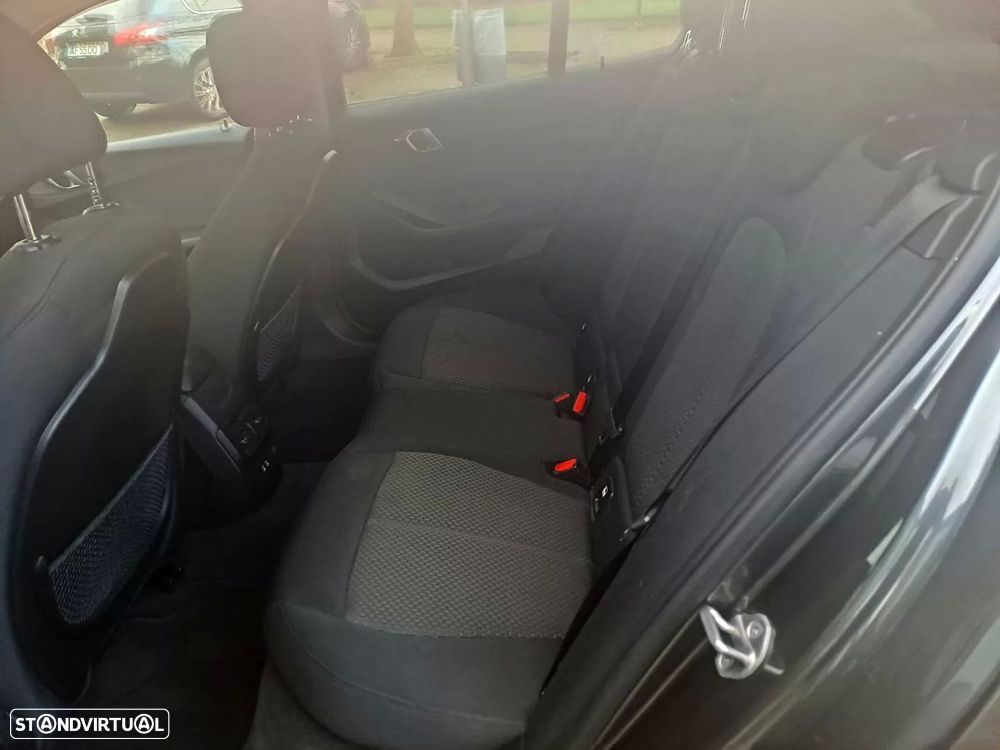 BMW 116 i Advantage — fotografia 22