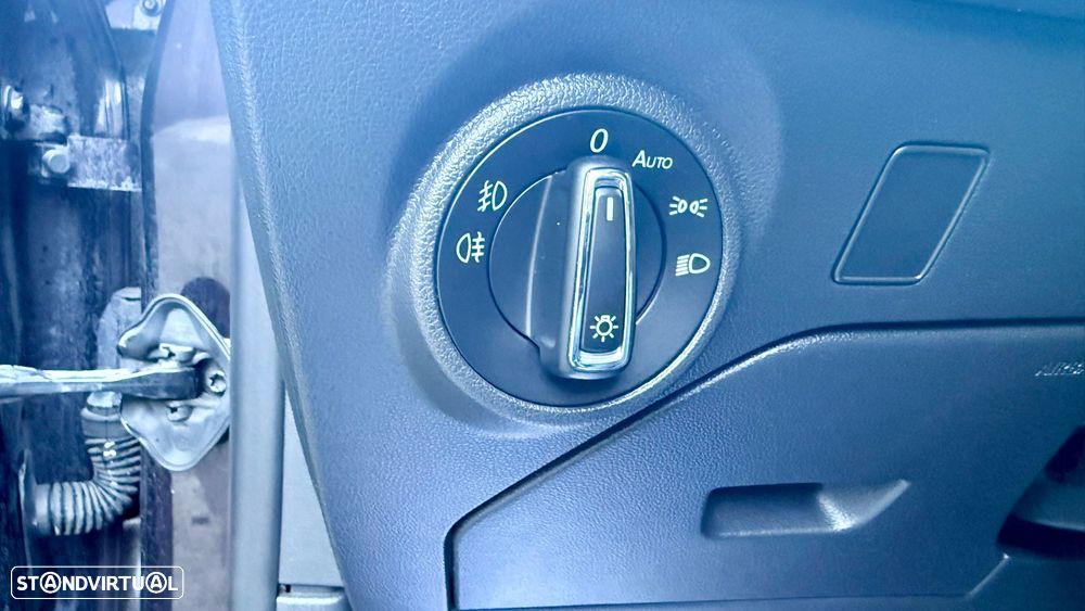 SEAT Leon ST 1.6 TDI S&S DSG FR - 19