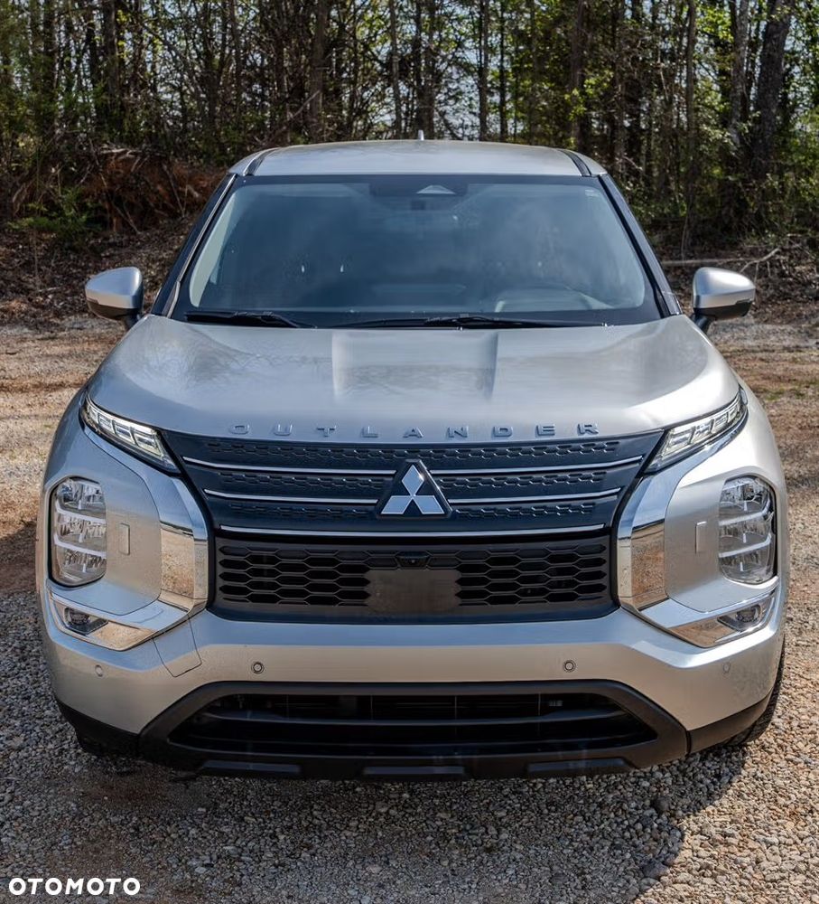 Mitsubishi Outlander - 2