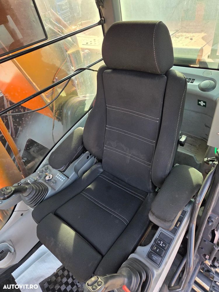 Hitachi ZX350, 2018, 8.061h, cupa noua, Masa operationala 35,6t, Inst hidr pe picon pe brate, inst hidr rotire, gresare automata, senile 90% ok, 3 pompe hidr HITACHI, produs in JAPONIA, Isuzu 282CP, Ad sapare 7,5m, ridica 22t, STARE F BUNA-PROMOTIE 89.900EUR - 6