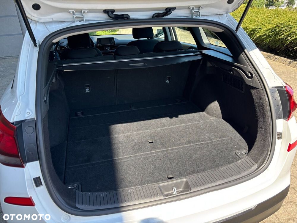 Hyundai i30 1.6 D Classic + - 8