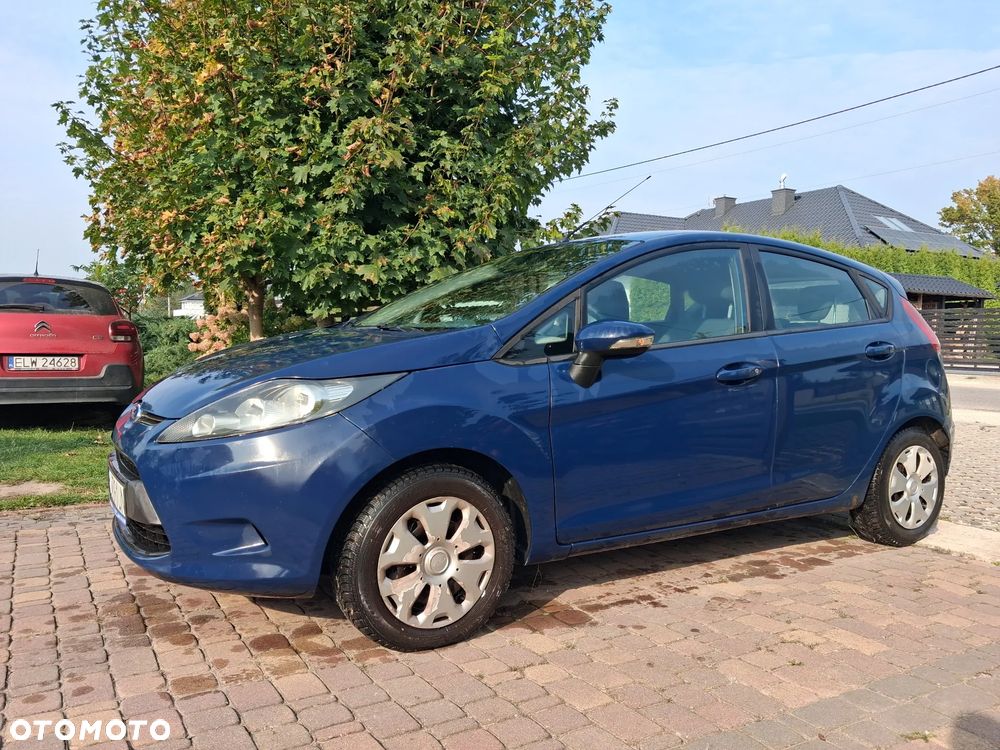 Ford Fiesta 2011 photo 2