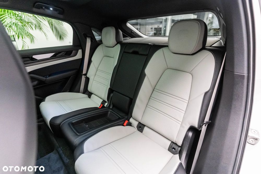 Porsche Cayenne S E-Hybrid PHEV Black Edition - 14