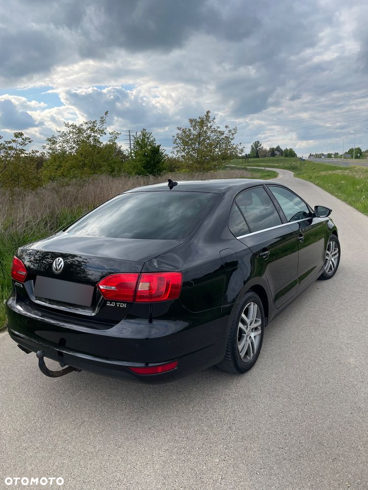 Volkswagen Jetta 2.0 TDI Highline - 5
