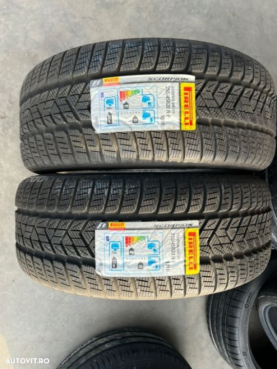 vând 2 anvelope 255/45/20 Pirelli de iarnă cu runflat noi - 1