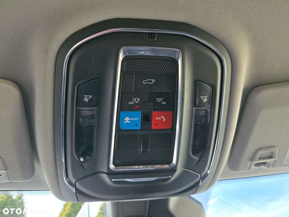 Jeep Grand Cherokee - 34