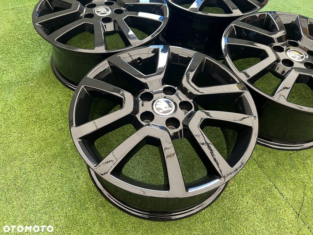 KOMPLET FELG FELGI ALU SKODA OCTAVIA YETI SUPERB 17 5X112 ET45 ORYGINALNE