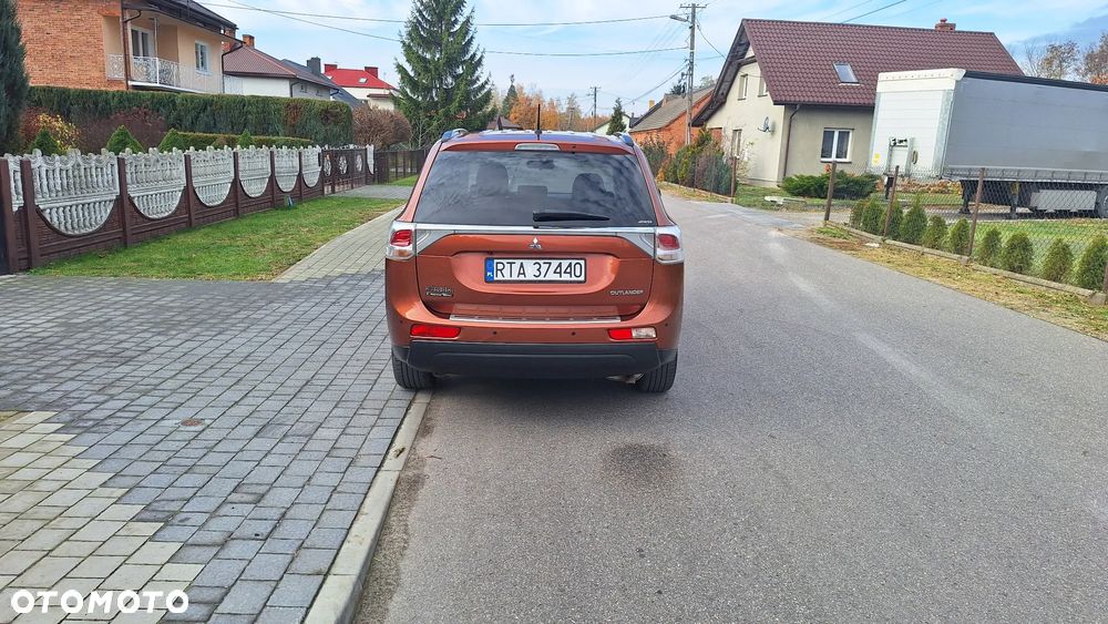 Mitsubishi Outlander 2.2 DID Intense + - 8