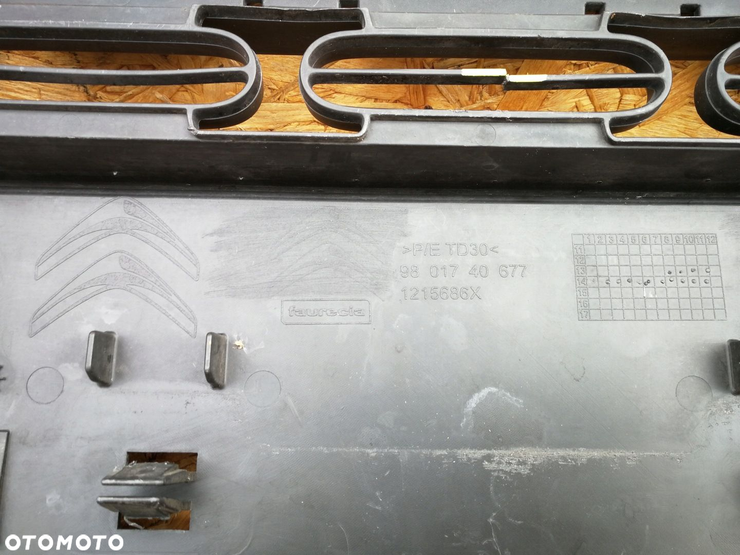 CITROEN C4 CACTUS 14- ATRAPA KRATKA GRILL ZDERZAKA PRZEDNIEGO 9801740677 - 7