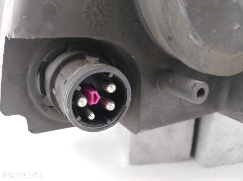 FAROL DIREITO VOLKSWAGEN PASSAT 1996 -3B094018M - 3