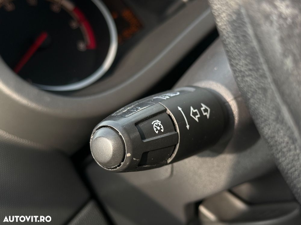 Opel Corsa 1.4 16V Innovation - 11