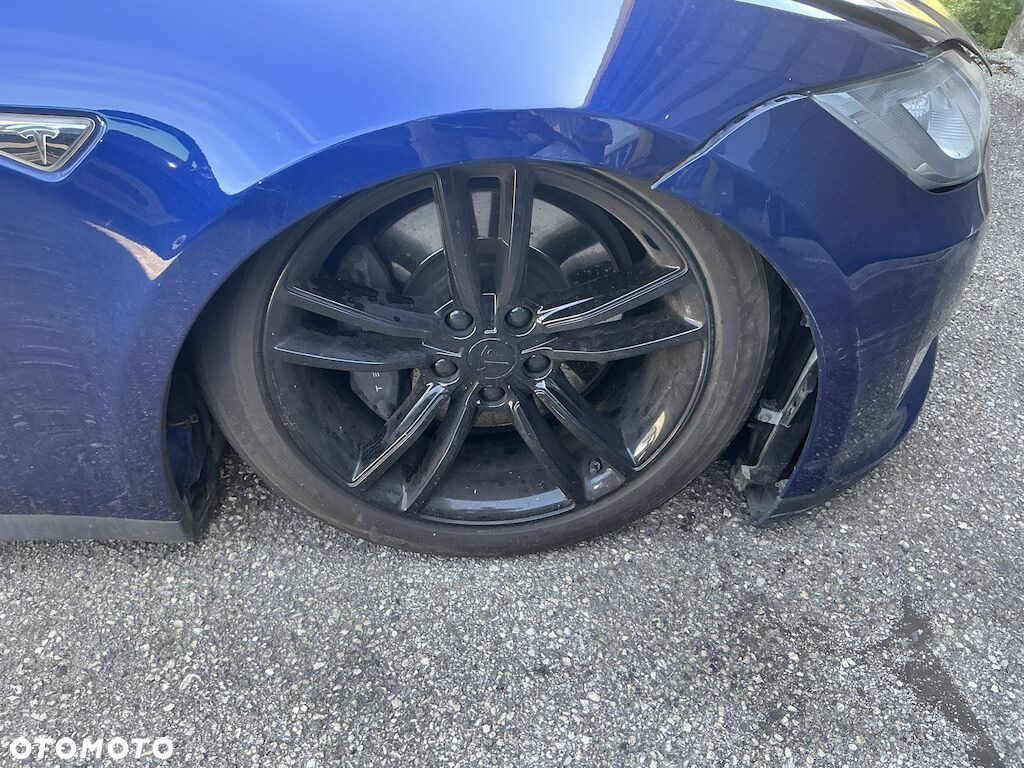 Tesla Model S 85 D - 7