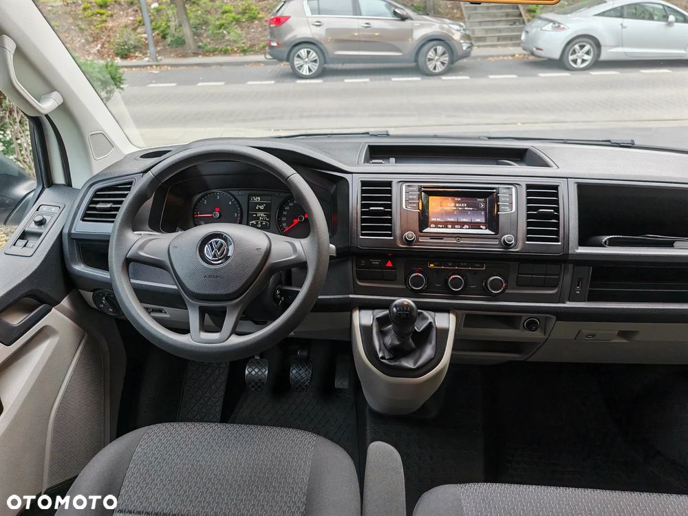 Volkswagen Caravelle - 24