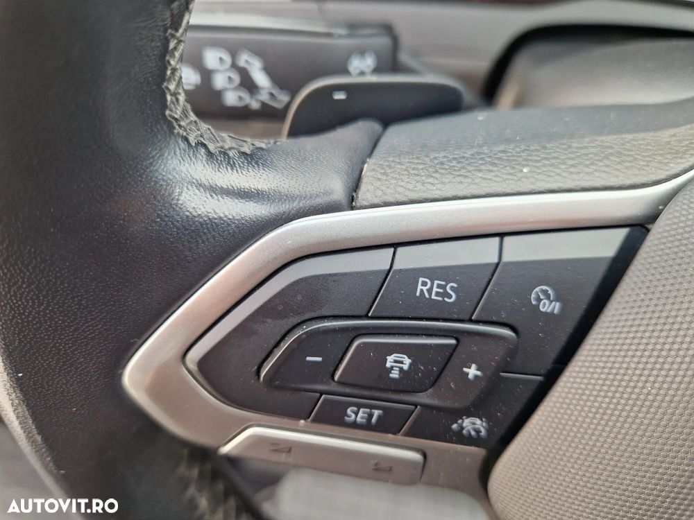 Volkswagen Passat 2.0 TDI DSG Comfortline - 12