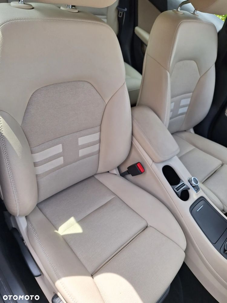 Mercedes-Benz GLA 200 7G-DCT Urban - 5