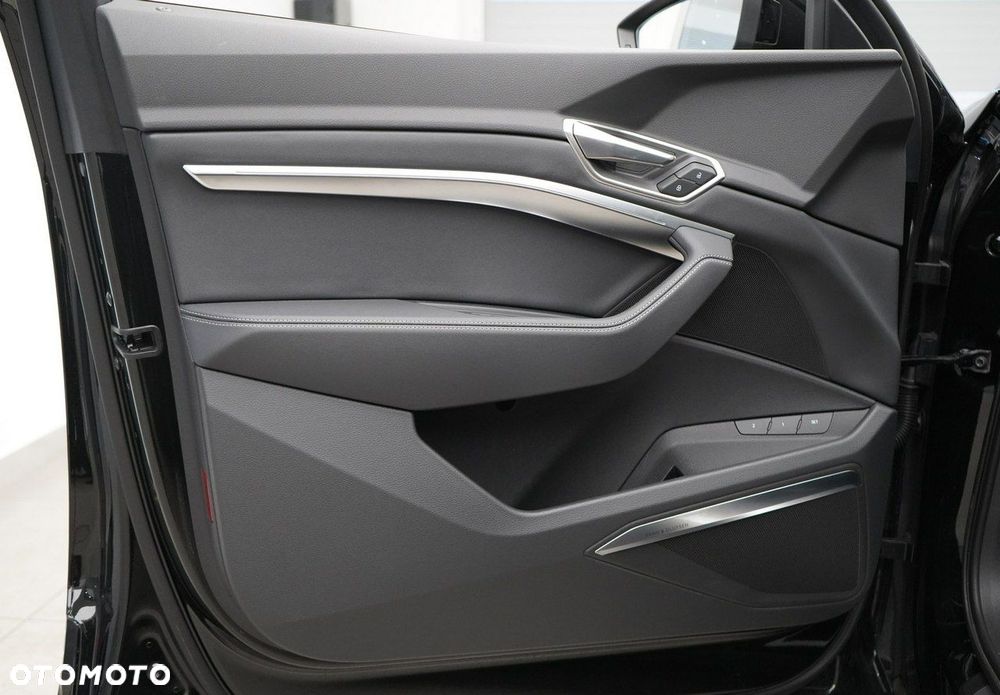 Audi Q8 Sportback e-tron - 17