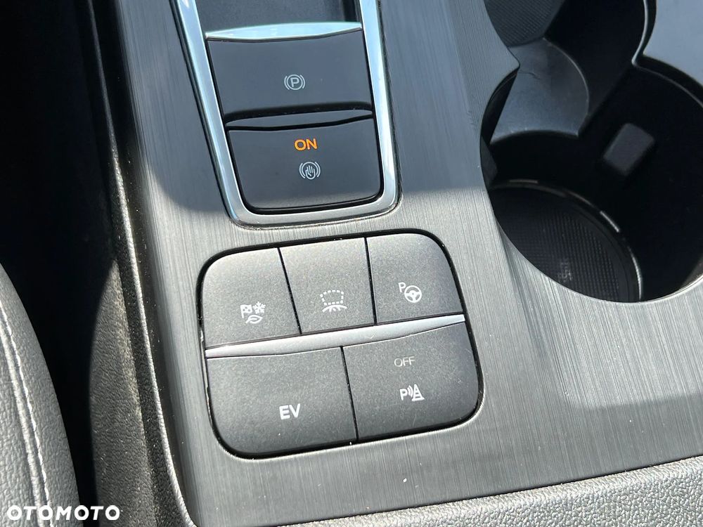 Ford Kuga 2.5 Duratec PHEV TITANIUM - 24