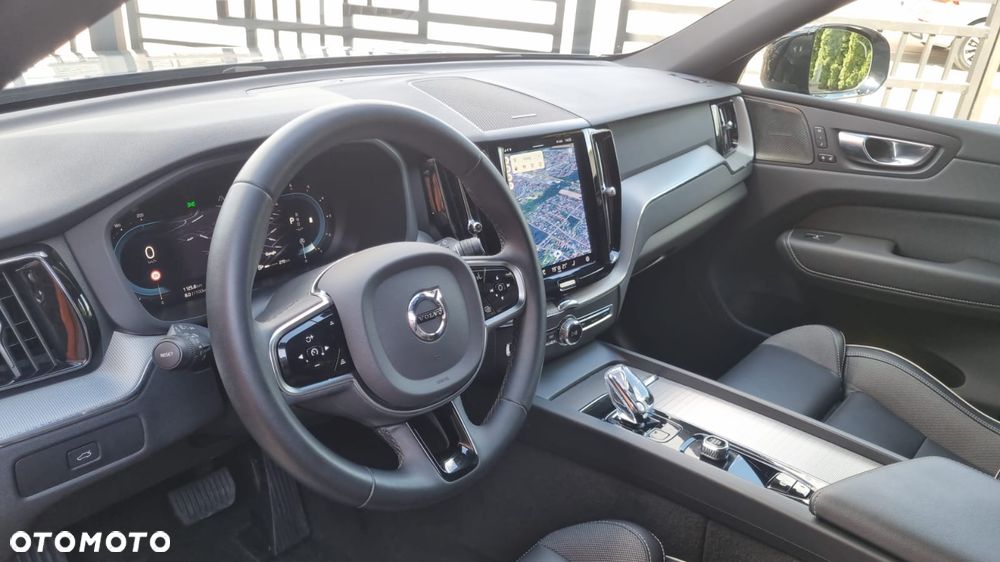 Volvo XC 60 B4 D AWD Plus Dark - 22