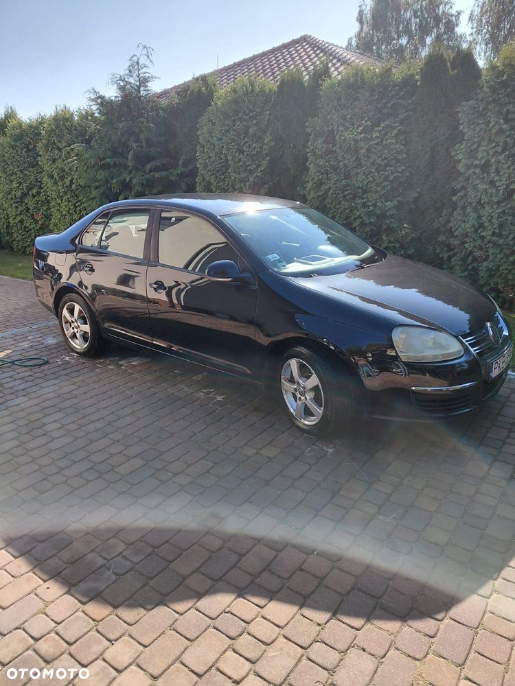 Volkswagen Jetta - 1