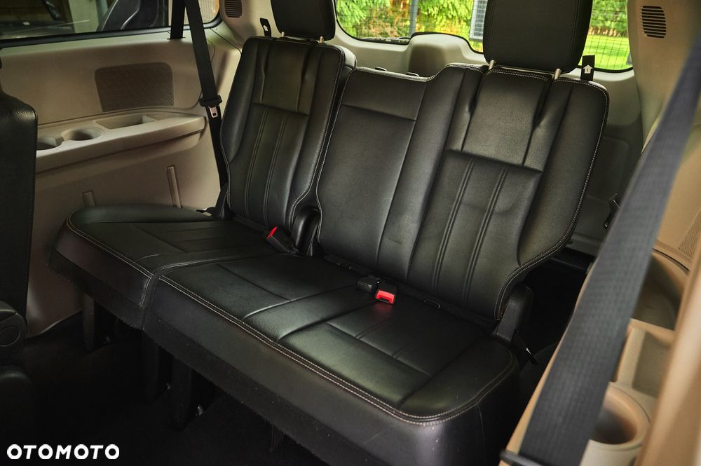 Chrysler Town & Country 3.6 Limited - 34