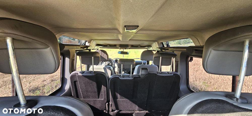 Land Rover Defender 2.4 TD4 SE - 12