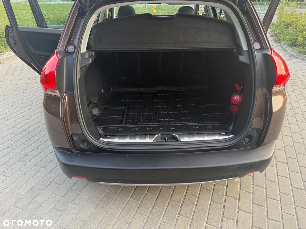Peugeot 2008 1.2 Pure Tech Allure S&S - 19