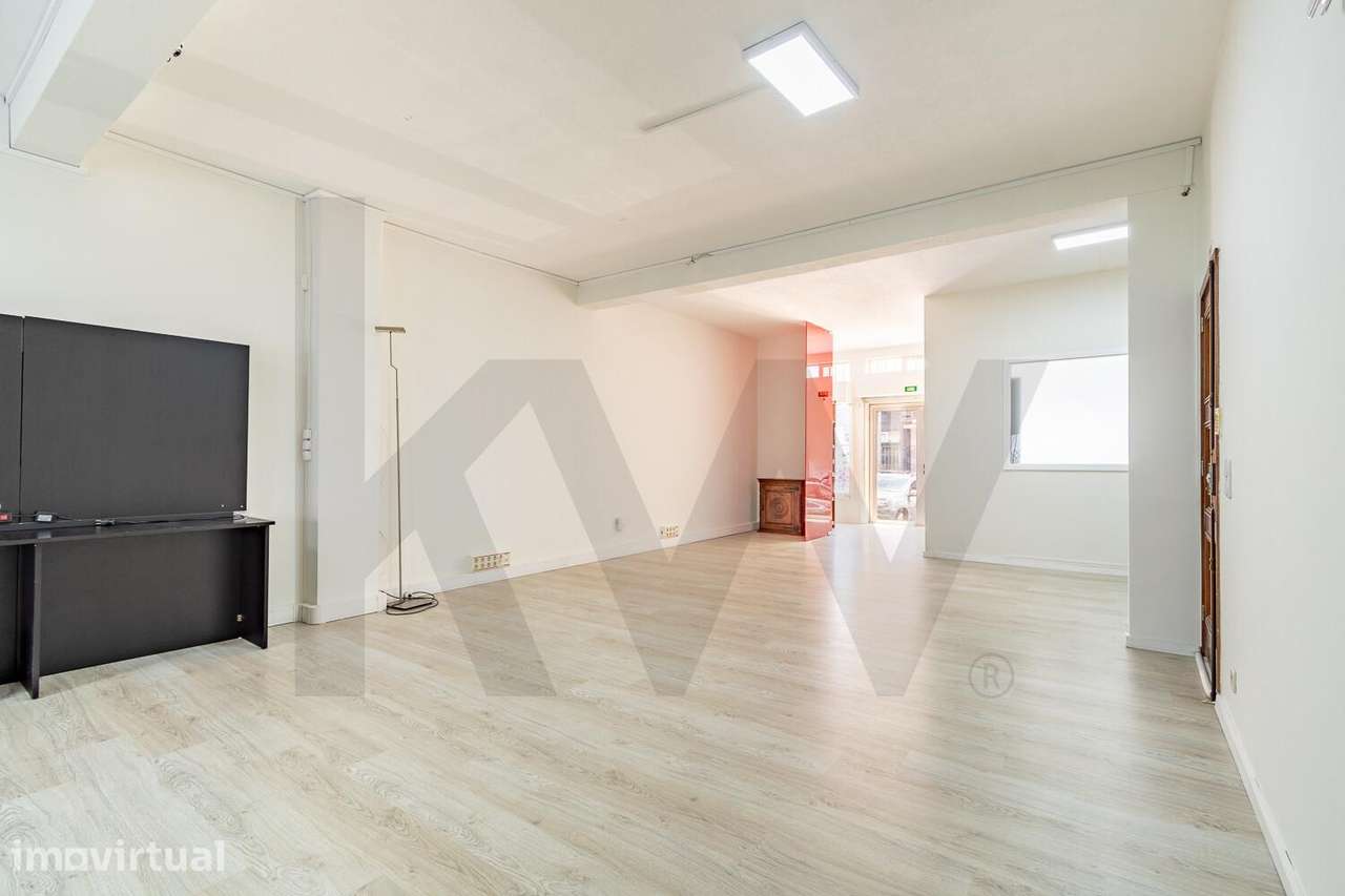 Escritório amplo com área de utilização 125m2 e Luz Natural junto à Es - Grande imagem: 3/21