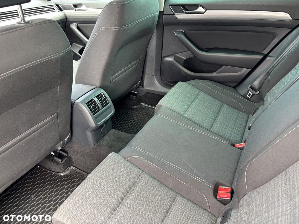 Volkswagen Passat Variant 2.0 TDI SCR Elegance DSG - 18