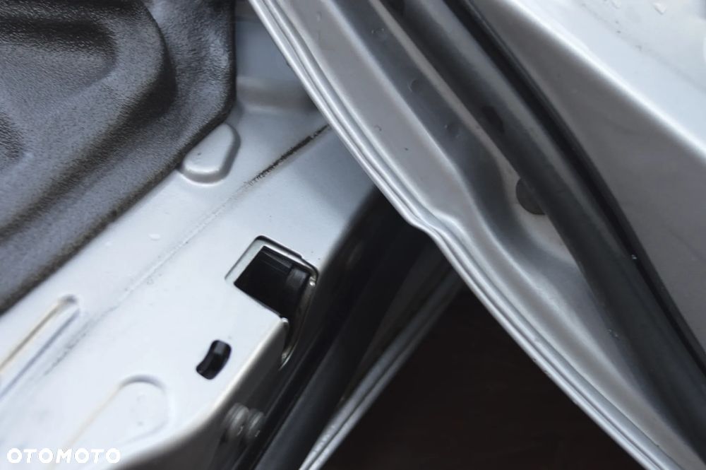 BMW E46 SEDAN ORYGINALNE KOMPLETNE DRZWI TYŁ LEWE / PRAWE W KOLORZE TITANSILBER 354/7 O NR.  41 52 7 034 153 / 41 52 8 240 075 /  41 52 7 034 154 / 41 52 8 240 076 OEM W DOBRYM STANIE - 31