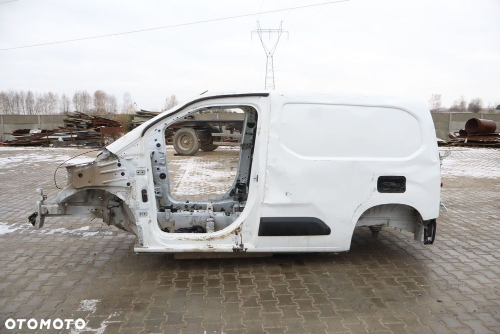 ĆWIARTKA PRAWY PRZÓD PODŁUŻNICA TOYOTA PROACE II - 3