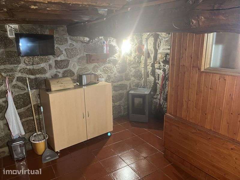 Casa de pedra e madeira toda restaurada. - Grande imagem: 5/12