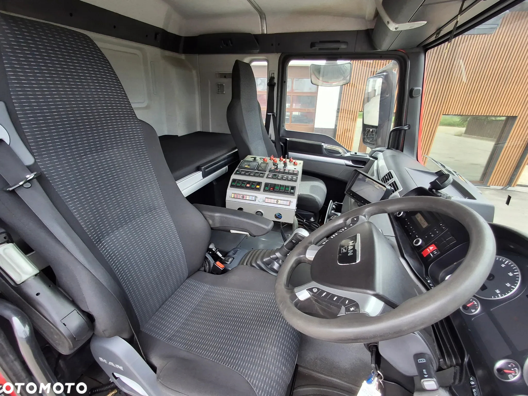 MAN TGS 18.320 Zamiatarka Bucher Optifant 70 2 Silniki Szczotki L/R Karcher Listwa Wysokiego Ciśnienia Dodatkowy Zbiornik Wody - 18