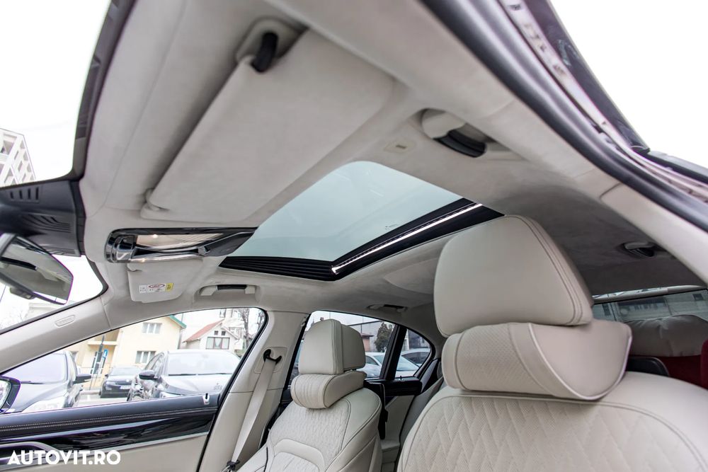 BMW Seria 7 730d xDrive MHEV - 32