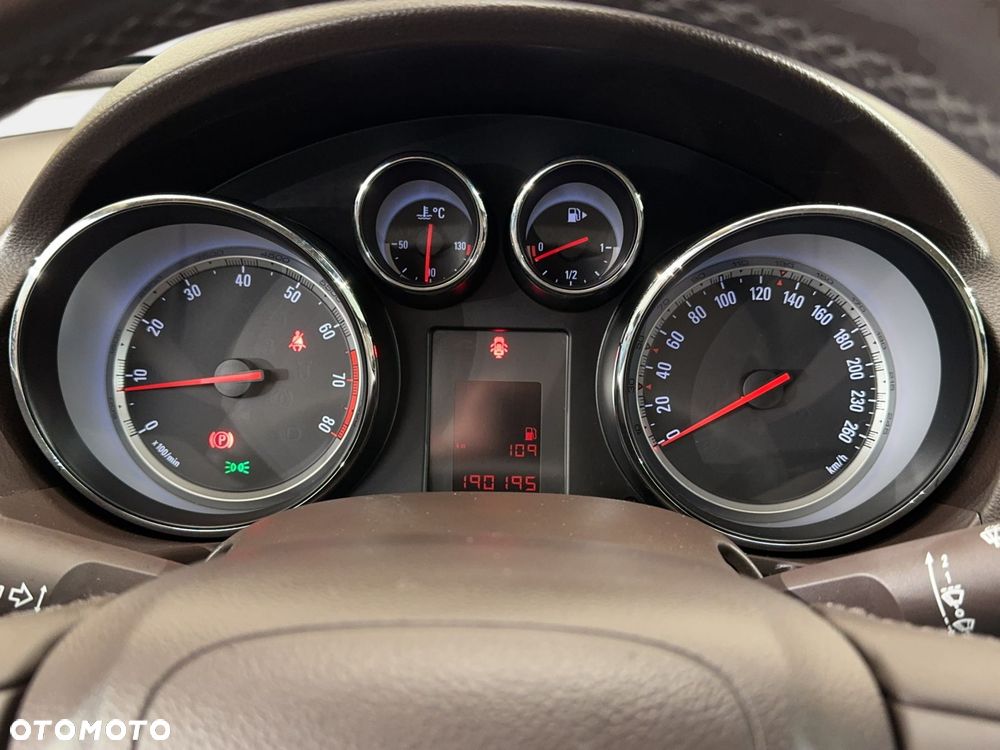 Opel Insignia - 17