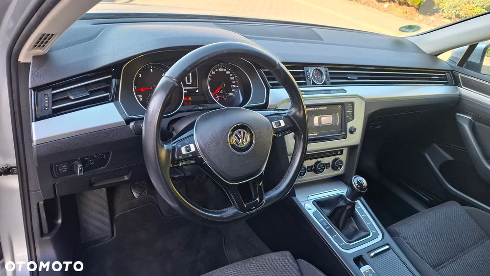 Volkswagen Passat - 12