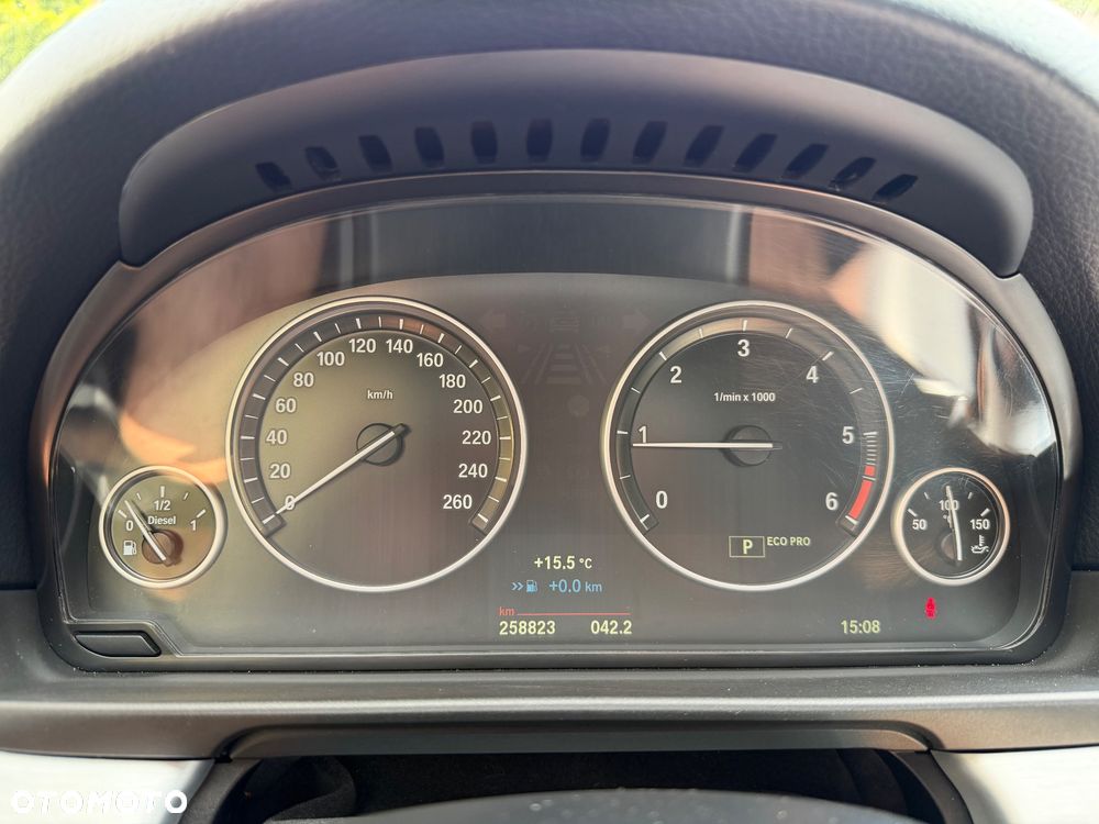 BMW Seria 5 525d Luxury Line - 32