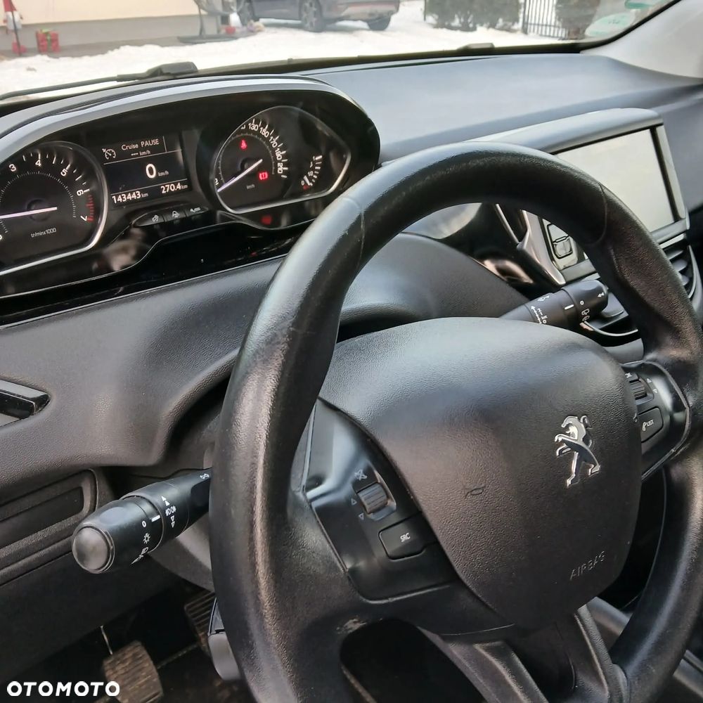 Peugeot 208 - 13