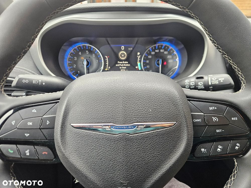 Chrysler Pacifica - 25