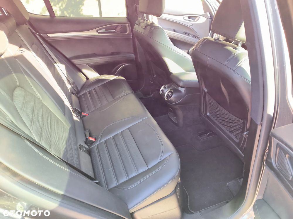 Alfa Romeo Stelvio 2.0 Turbo 16V AT8-Q4 Veloce Ti - 36