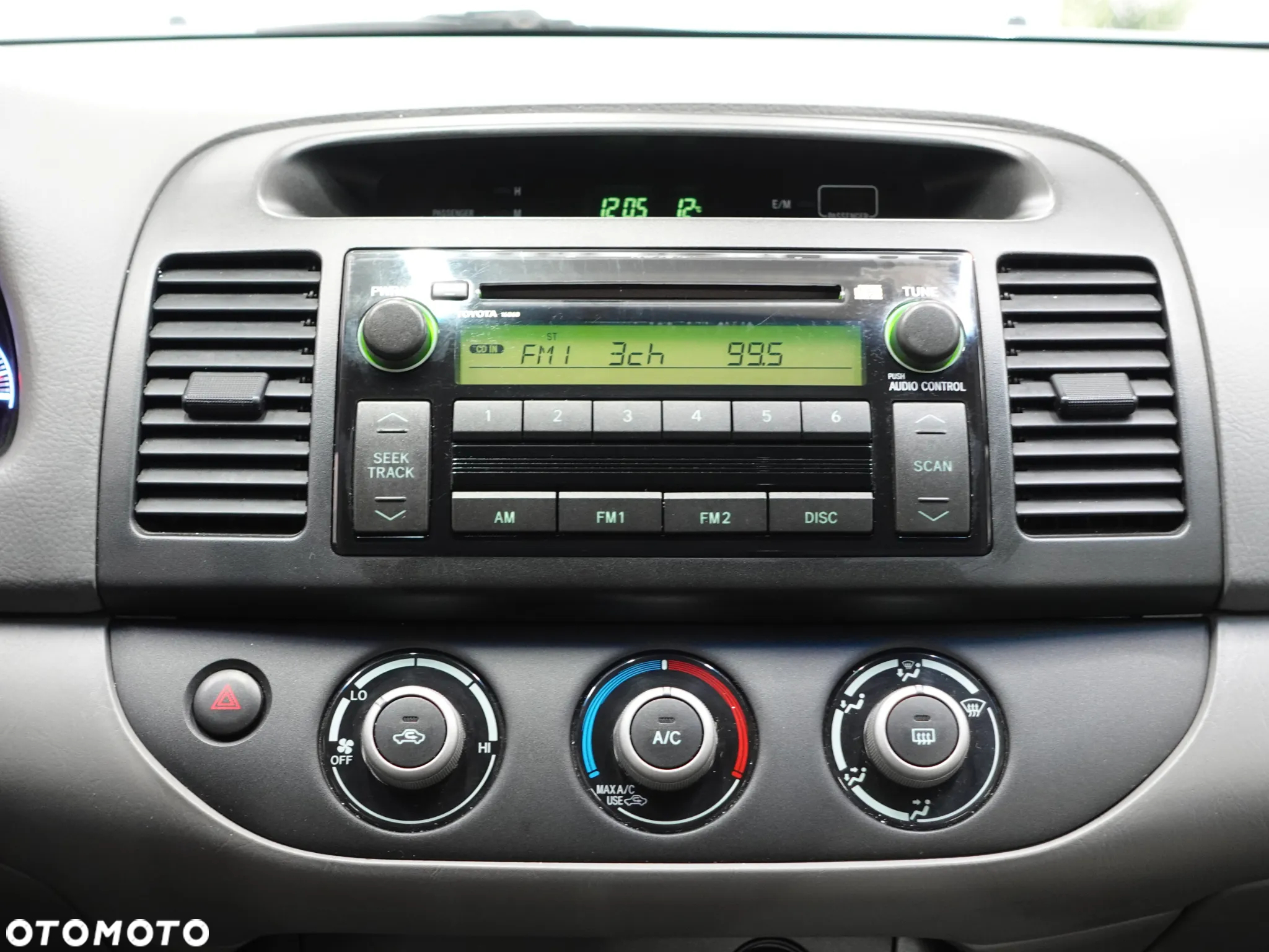 Toyota Camry 2.4 VVT-i - 36